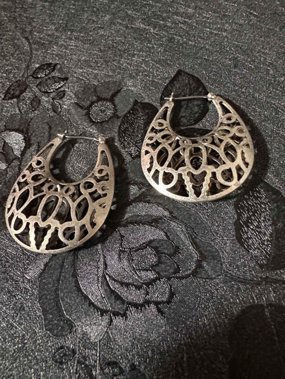 VINTAGE ORNATE FILIGREE HOOP SILVER-TONE DROP 1.5" EARRINGS